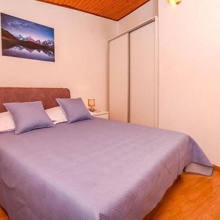 Apartment Mira Primošten Екстериор снимка