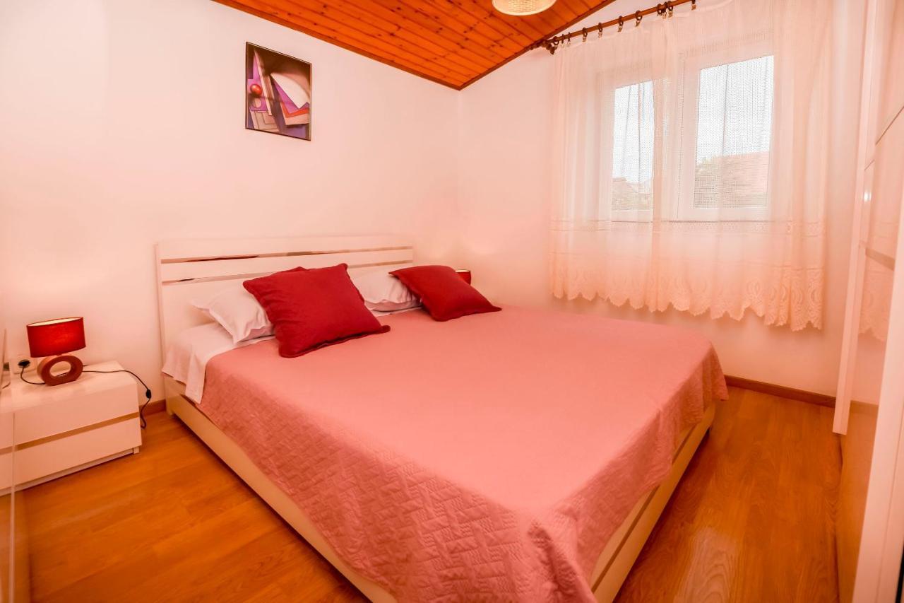 Apartment Mira Primošten Стая снимка