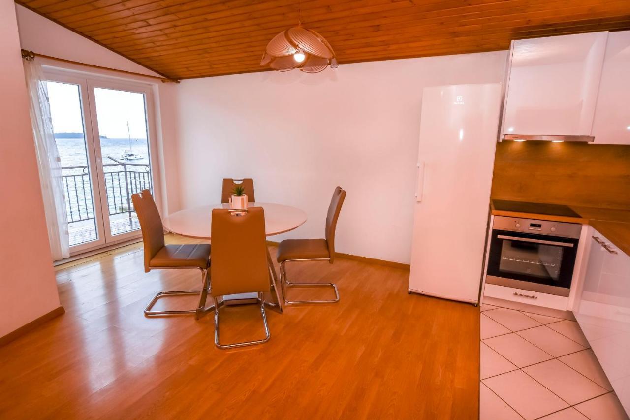 Apartment Mira Primošten Стая снимка