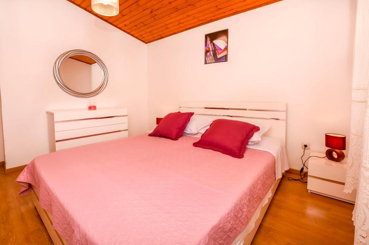 Apartment Mira Primošten Стая снимка
